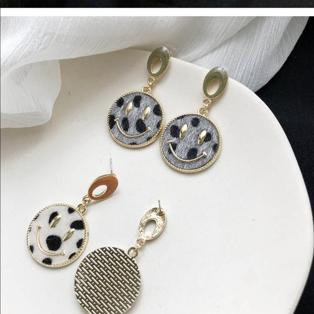 Earring - Picture 4 of 5